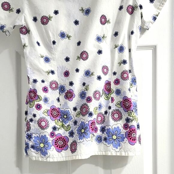 Floral Short Sleeve Top - White and Blue - Picture 10 of 10